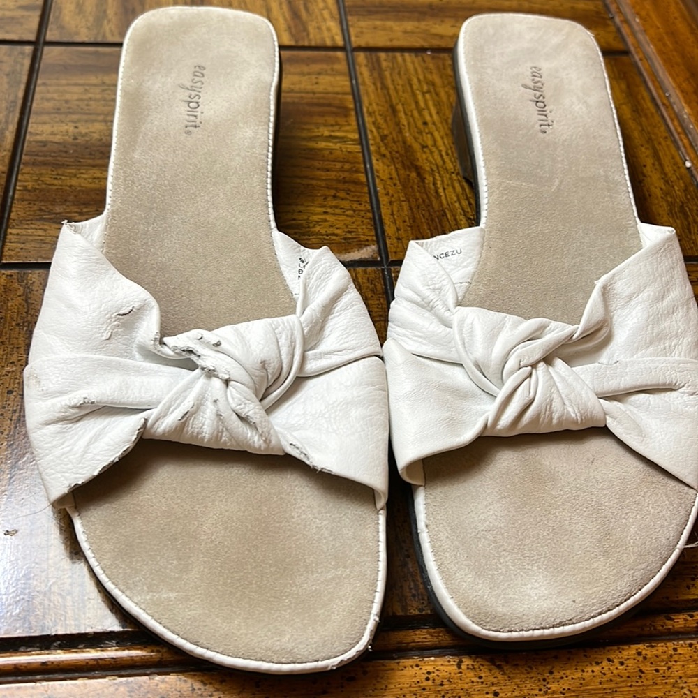 Easy Spirit Sandals. White. Size 9 1/2. - - 3/20